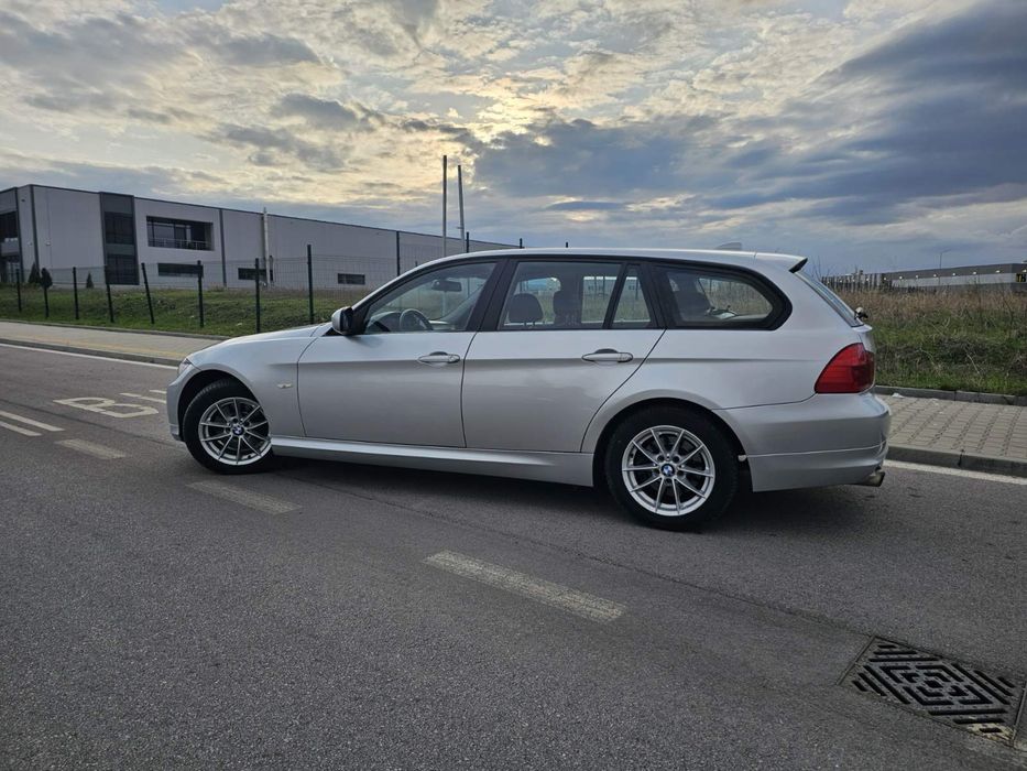 Продавам BMW 320D