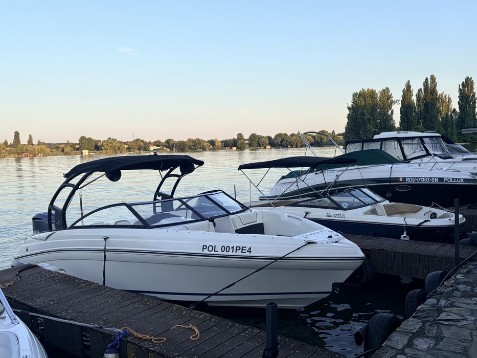 Rinker Q5  2022- 300hp-variante auto/barci
