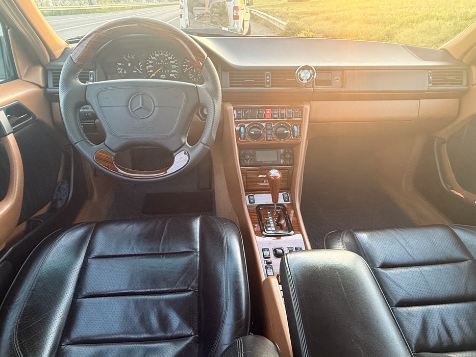 Mercedes EClass w124 E300 vehicul atestat istoric