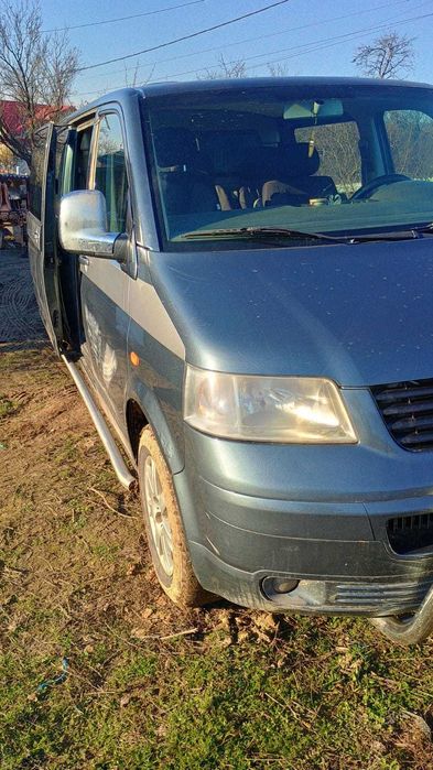 Mașina VW T5 de vanzare