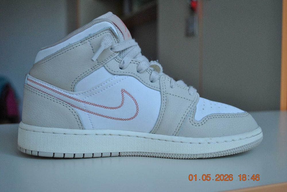 Nike Air Jordan 1 Mid marimea 36,5/23,5 cm