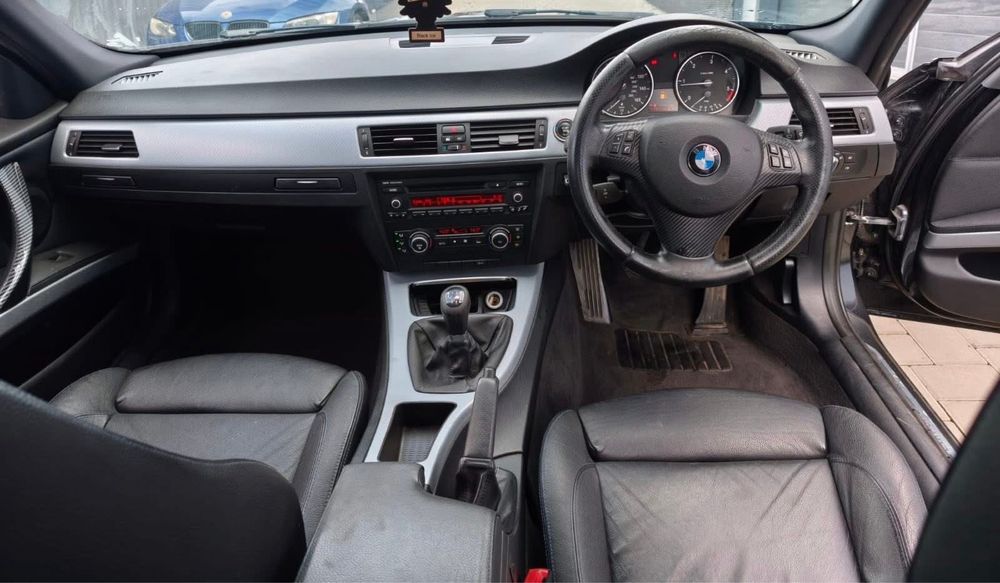 Dezmembrez BMW 320d M Pack E90 LCI an 2011,Recaro,Stopuri Led,Volan M