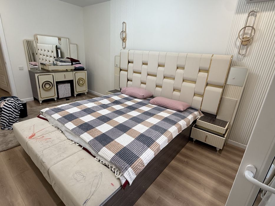 Спальный гарнитур