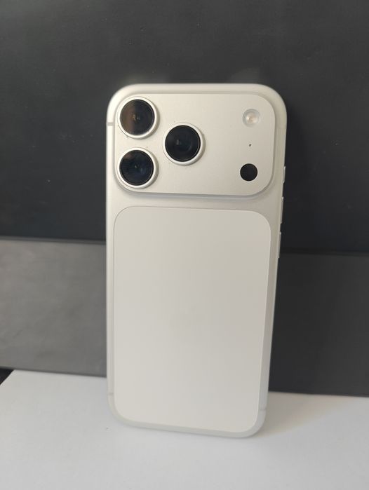 Продава iPhone 17 pro/256/99% battery health/Esim