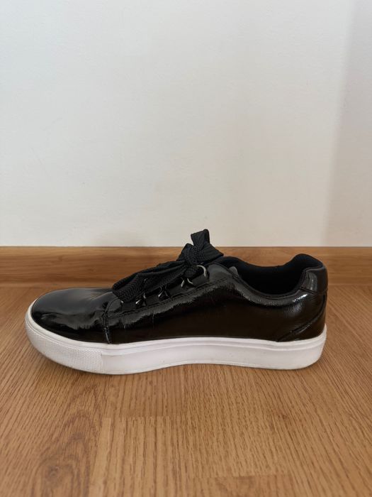 Кожени, черни обувки