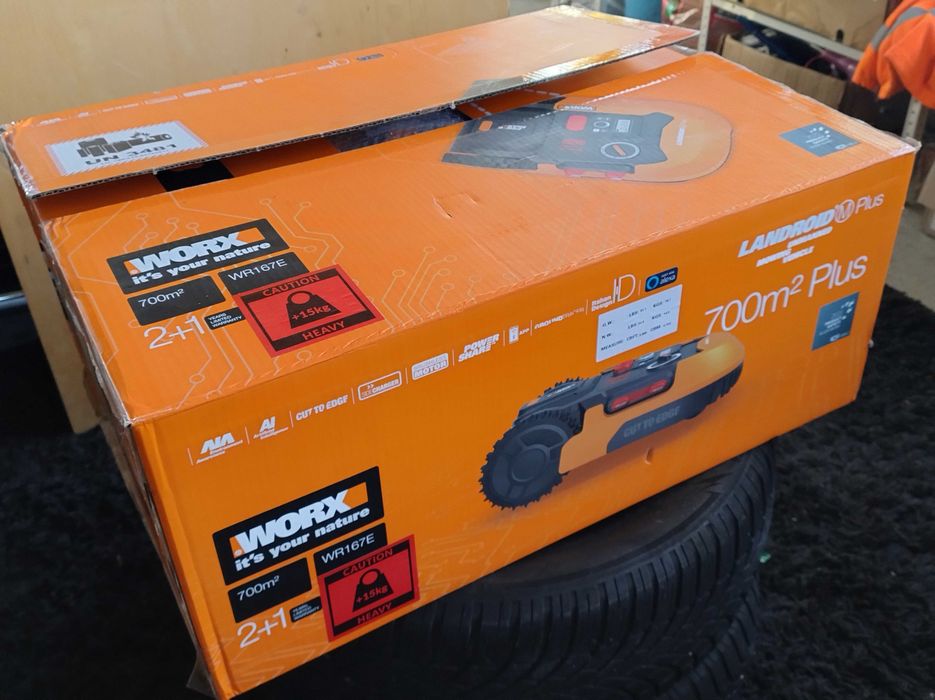 Робот косачка за трева Worx Landroid plus WR167E до 700m²