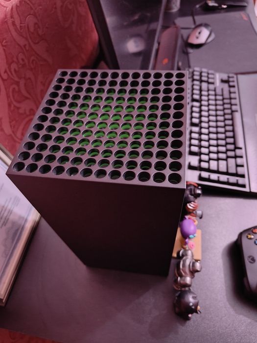 XBOX Series X  игровая консоль