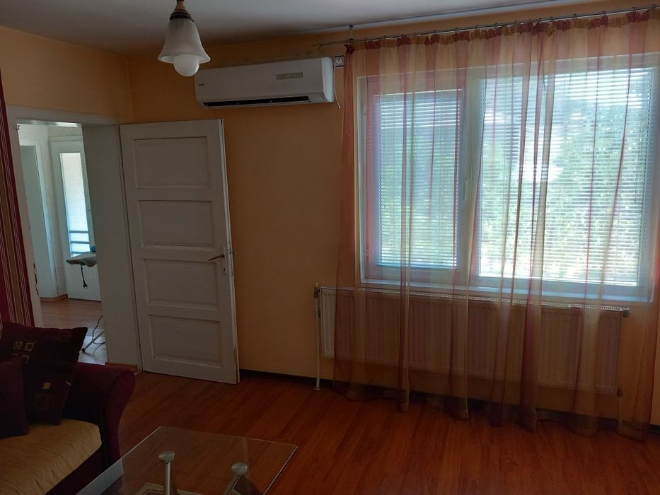 Къща с двор, 950 кв.м. в центъра на Исперих