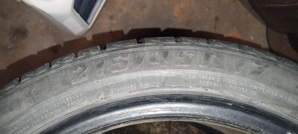 Продам две шины , размер 215/45/17