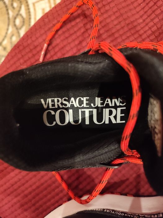 Adidasi marca Versace marimia 40 Noi