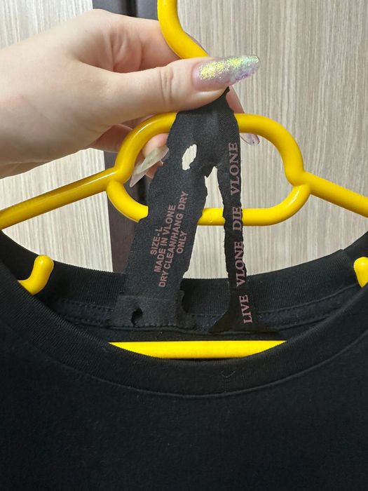 Vand tricou Vlone x Friends