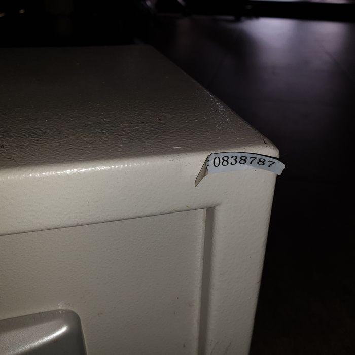 Сейф с электронным кодом