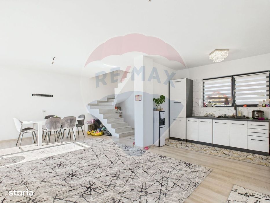 Duplex 85 mp utili, curte 200 mp – vedere la lac și pădure