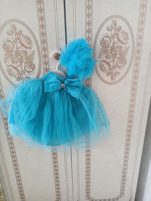 Қыз баланың киімдері сатылады