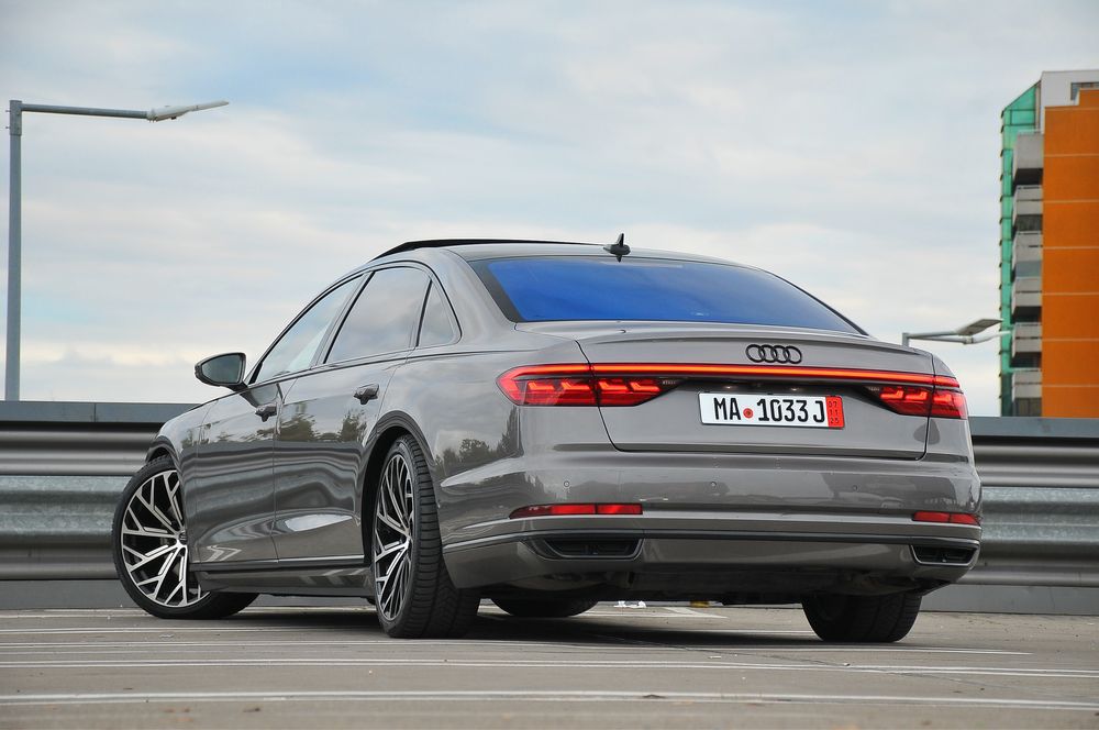 Audi A8 Long  Business Edition  ..