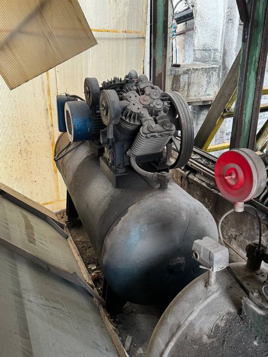 Воздушный компрессор промышленный 2 шт.