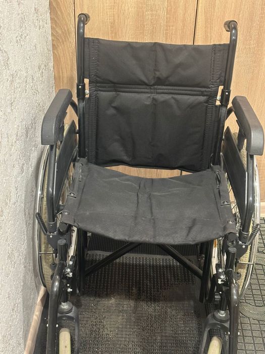 Продам инвалидную коляску