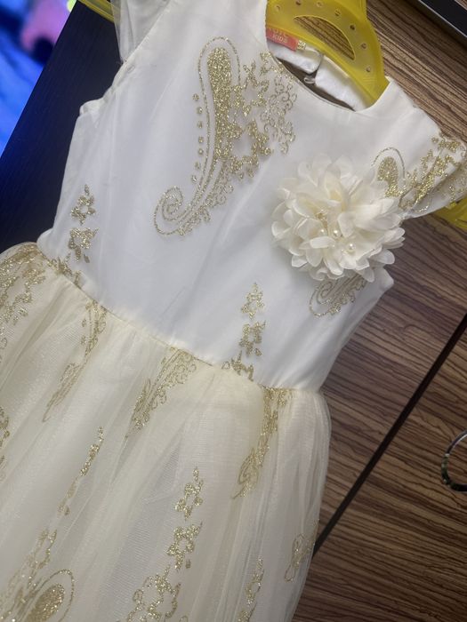 Платье праздничное на 7-10 лет