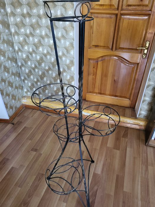 Подставка для цветочных горшков