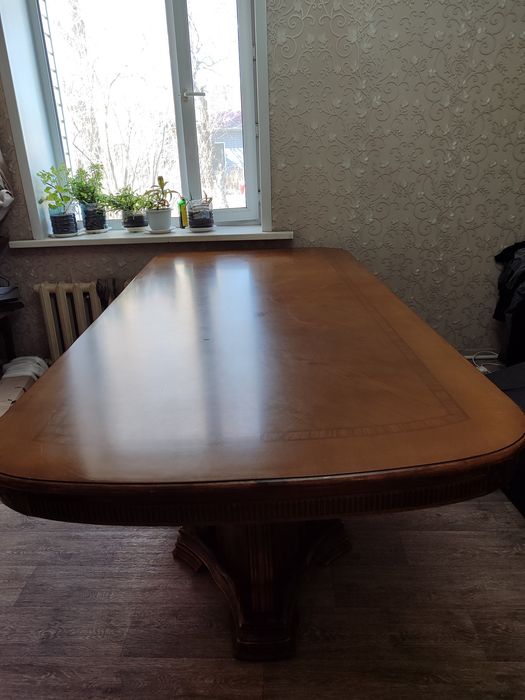 Стол из массива дерева