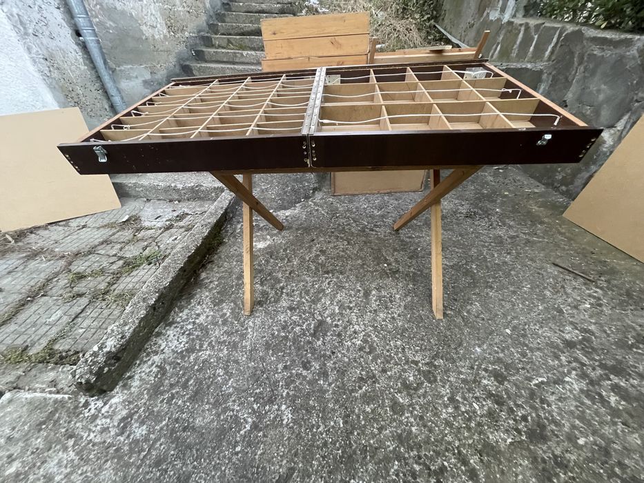 Куфар за продажба на мартеници