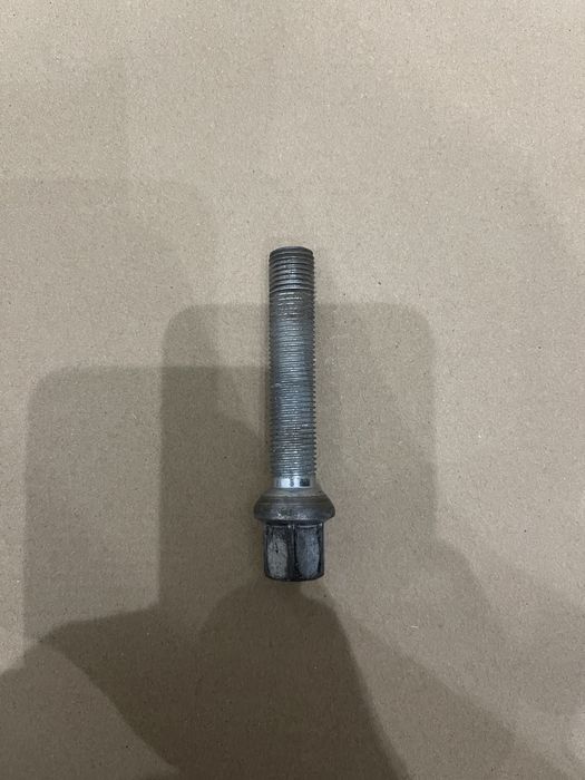 Удлиненные болты для крепления колес