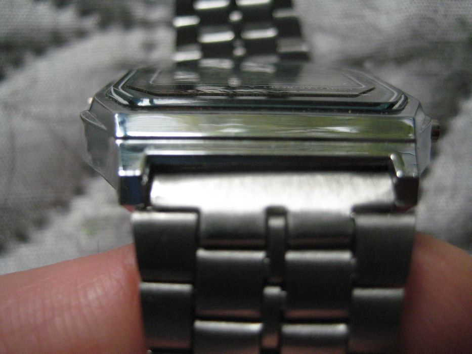 Продавам мъжки ръчен кварцов електронен часовник