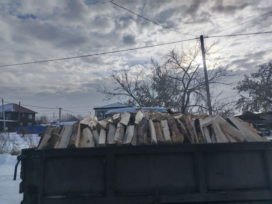 Дрова рубленные - колотые, сосна.