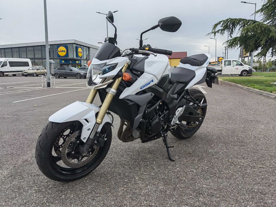 Vând sau schimb Suzuki Gsr 750