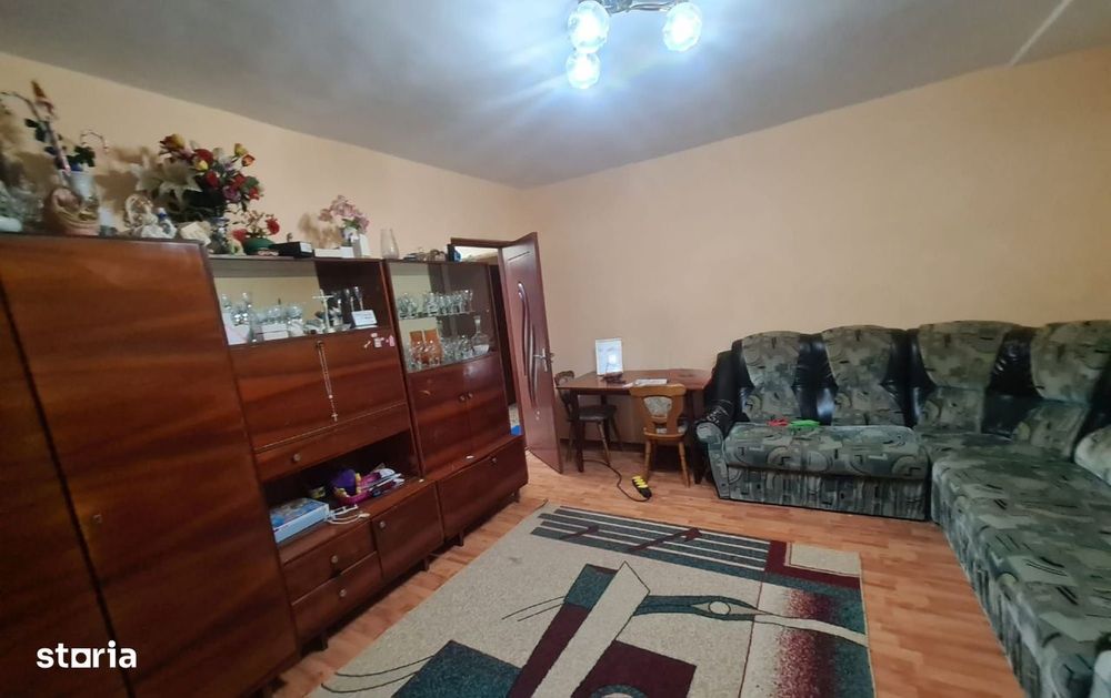 Apartament spatios cu 4 camere, 2 balcoane – Marghita, zona Penny