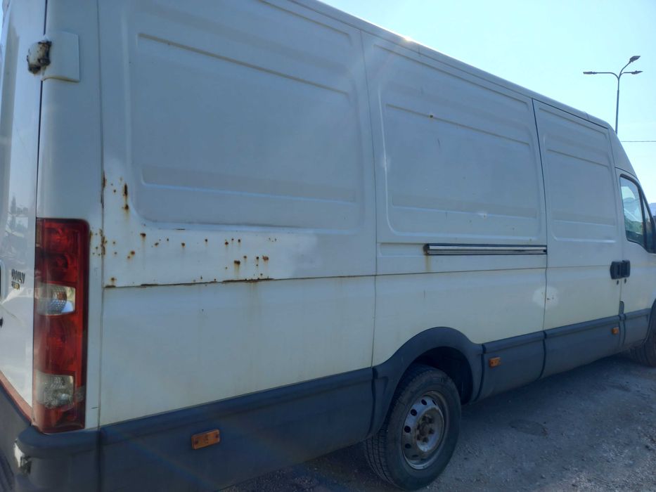 Autoutilitara Iveco Daily 3,5 t, motor 2,3 Diesel,126CP din 2011