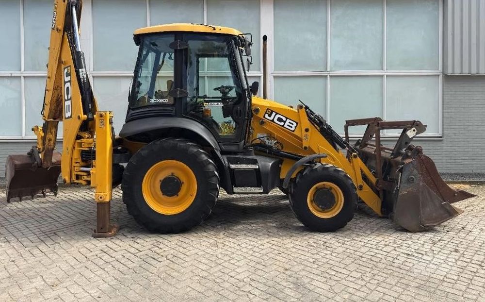 Комбиниран багер JCB 3CX | 2011 г. | 4x4 | 4 720 моточаса | 4-в-1