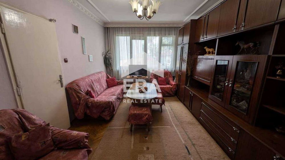 Продава се Четиристаен апартамент в Шумен, Център - 88 кв.м за 1246 €/кв.м - Снимка #11