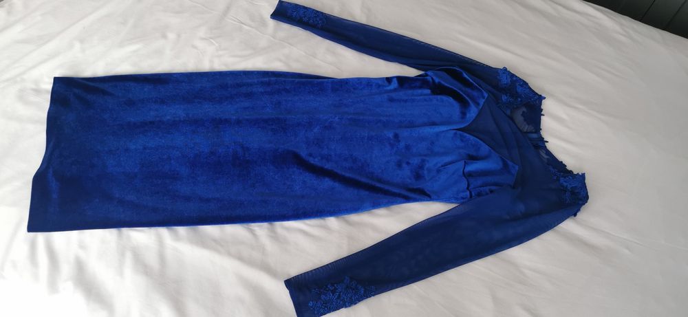 Vând rochiță Ginette , catifea, albastru regal, mărimea S/M