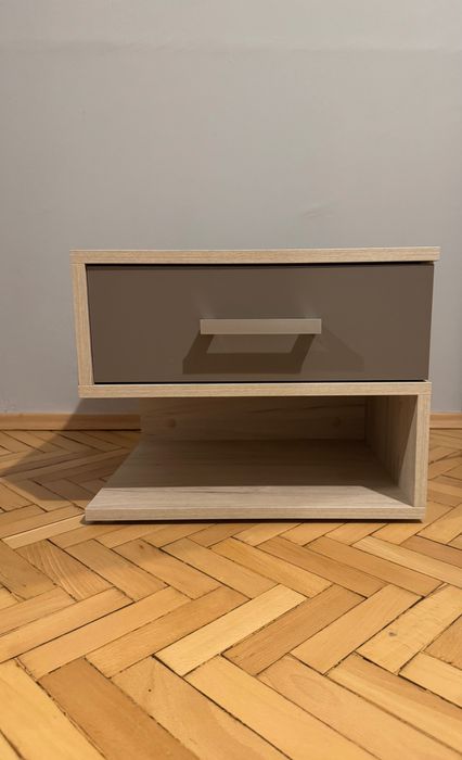 Спалня с гардероб и 2бр. нощни шкафчета