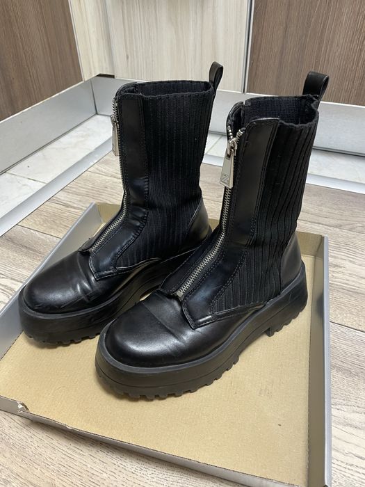 Черни боти Zara с цип
