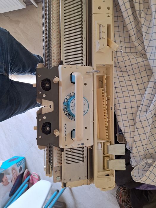 Mașină de tricotat