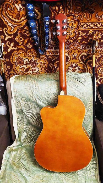 Продам гитару фирмы Caravan Music модель HS-39-11n