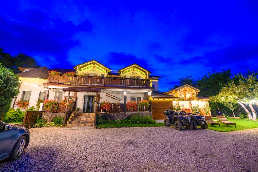 Cabana la Flo / cazare Bran / SPA / 16 persoane / 7 camere /