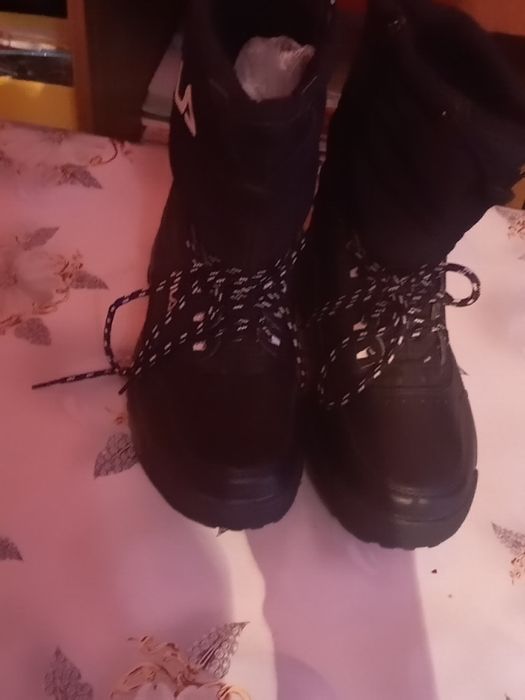 Продам новую обувь сапожки