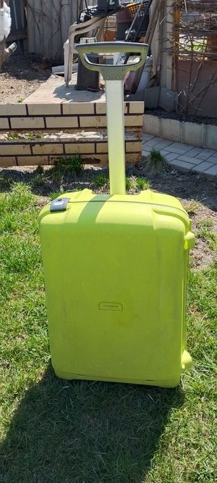 Чемодан продам бу