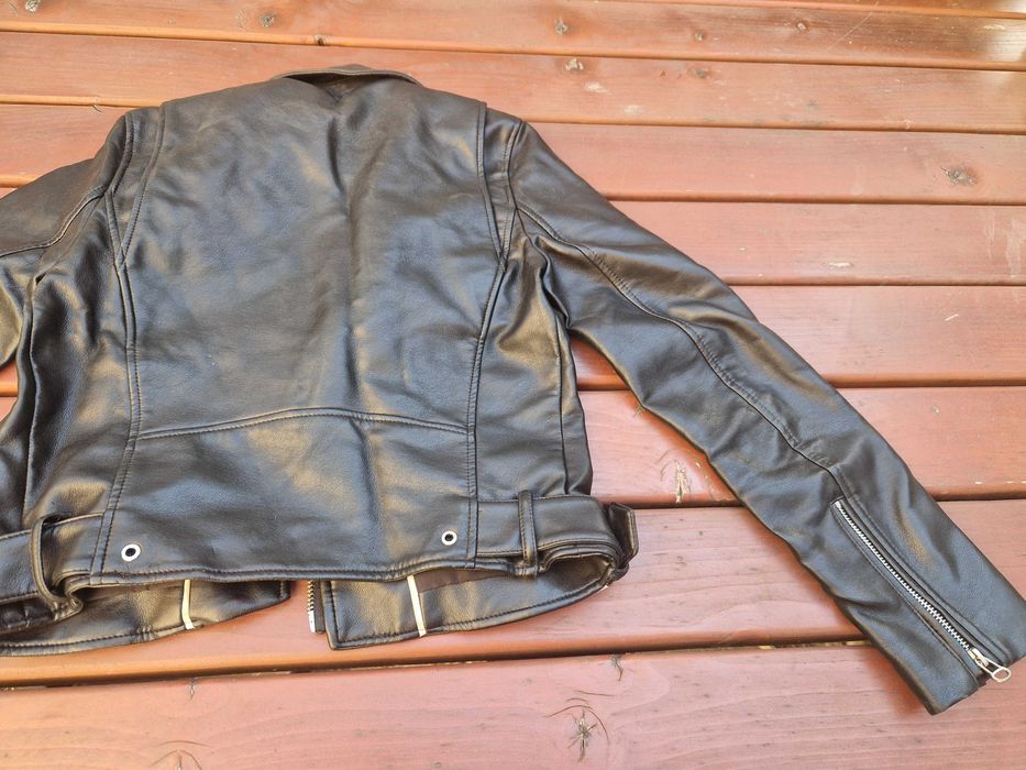 Продавам кожено детско яке на Зара