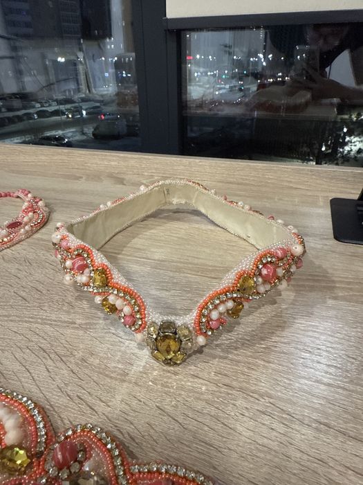 Саукеле, диадема, два браслета, пояс, ожерелье.