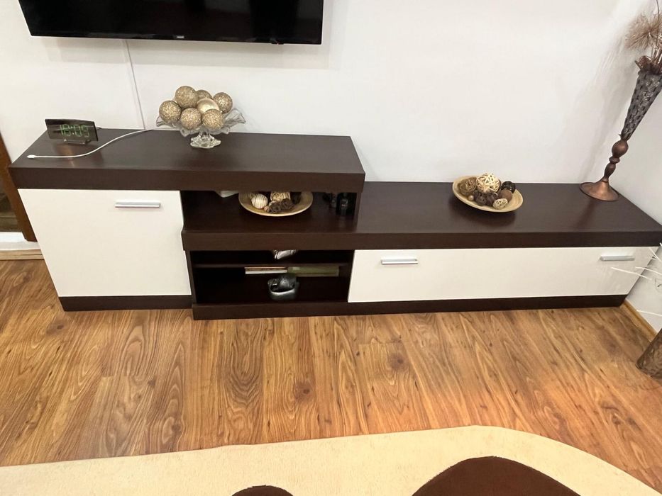 Biblioteca si covor negociabil