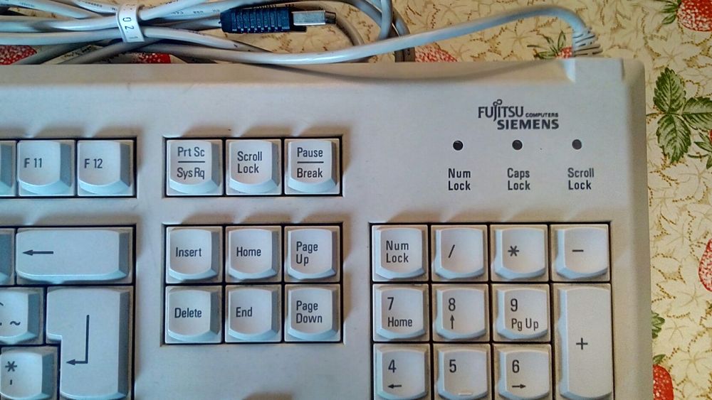 Клавиатура за компютър SIMENS и монитор SAMSUNG