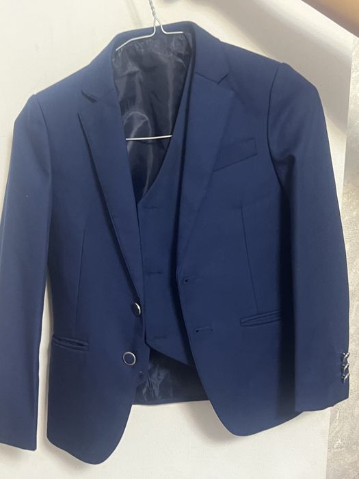 Продам костюм школьный