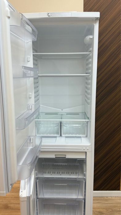 Продам холодильник Indesit