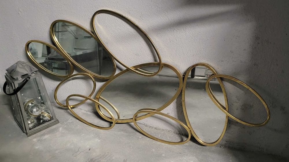 НОВА декорация с огледало, златна