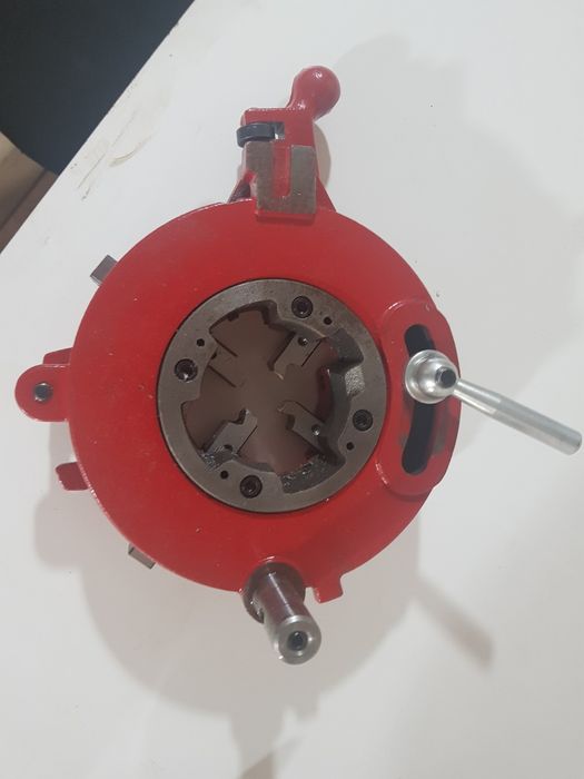 Зажим для резцов резьбонарезного станка