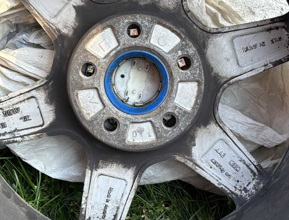 Оригинални алумин. джанти 17'' с летни гуми